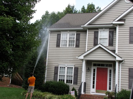 Marc’s on the Glass soft wash pressure washing house with vinyl siding in richmond va